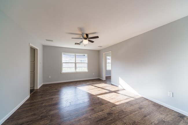 Building Photo - 3627 Tartan Ln