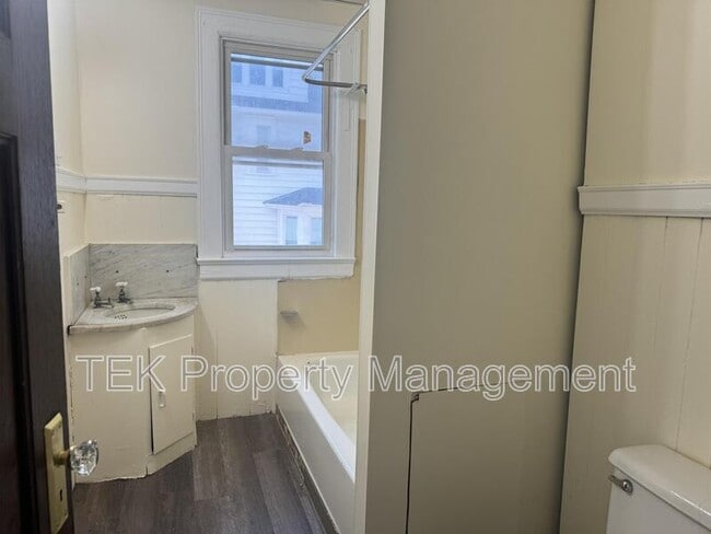 Building Photo - 117 Pierpont St