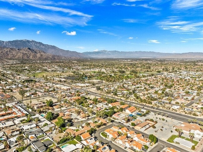 Building Photo - Spacious 4BR Home with Main-Level Primary Suite & No HOA!