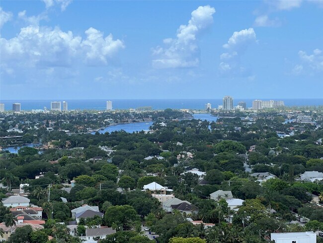 Building Photo - 511 SE 5 Ave