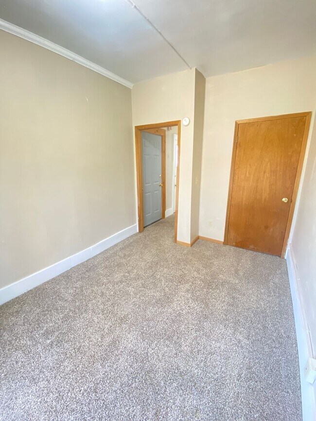 Building Photo - 217 W Irving Ave