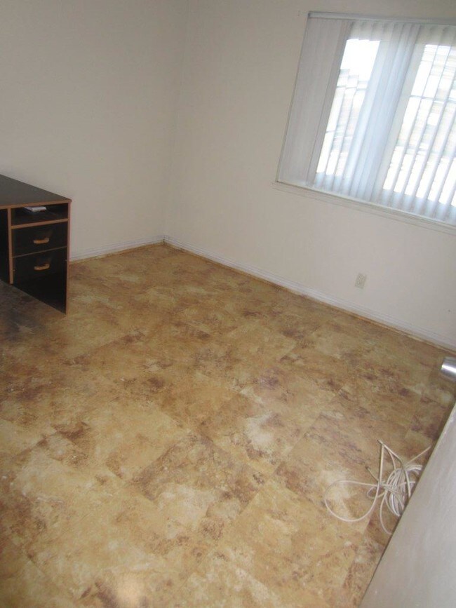 Building Photo - 2284 Athens Ave