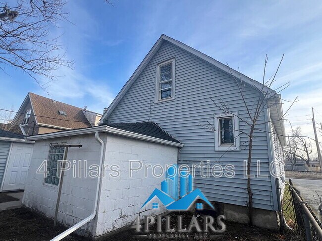 Building Photo - 617 Kane St