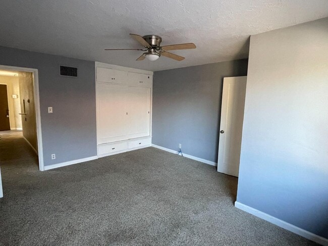 Building Photo - 1593 N Thorne Ave