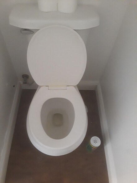 toilet - 1503 E Avenue Q6