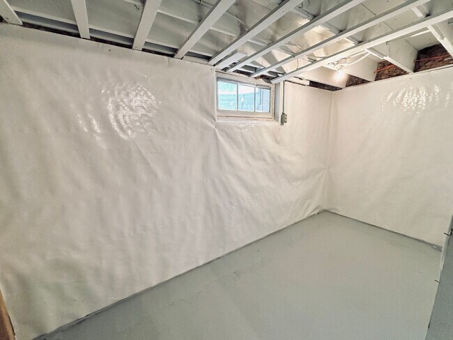 Building Photo - Stunning 2 Bedroom Home in The Heart of Go...