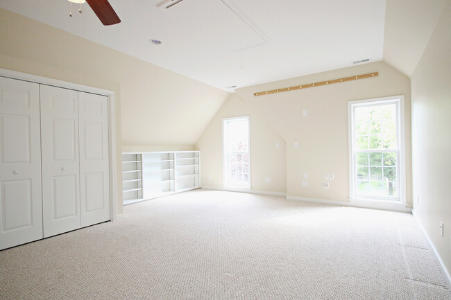 Building Photo - Spacious Foxcroft Home With Fenced Yard