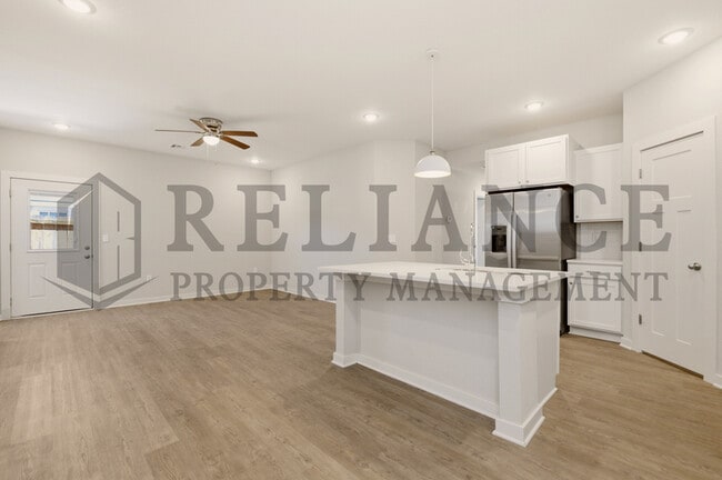 Building Photo - 622 W 50th St S