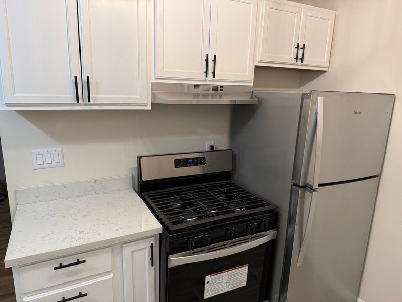 Building Photo - 5809 Alameda Ave