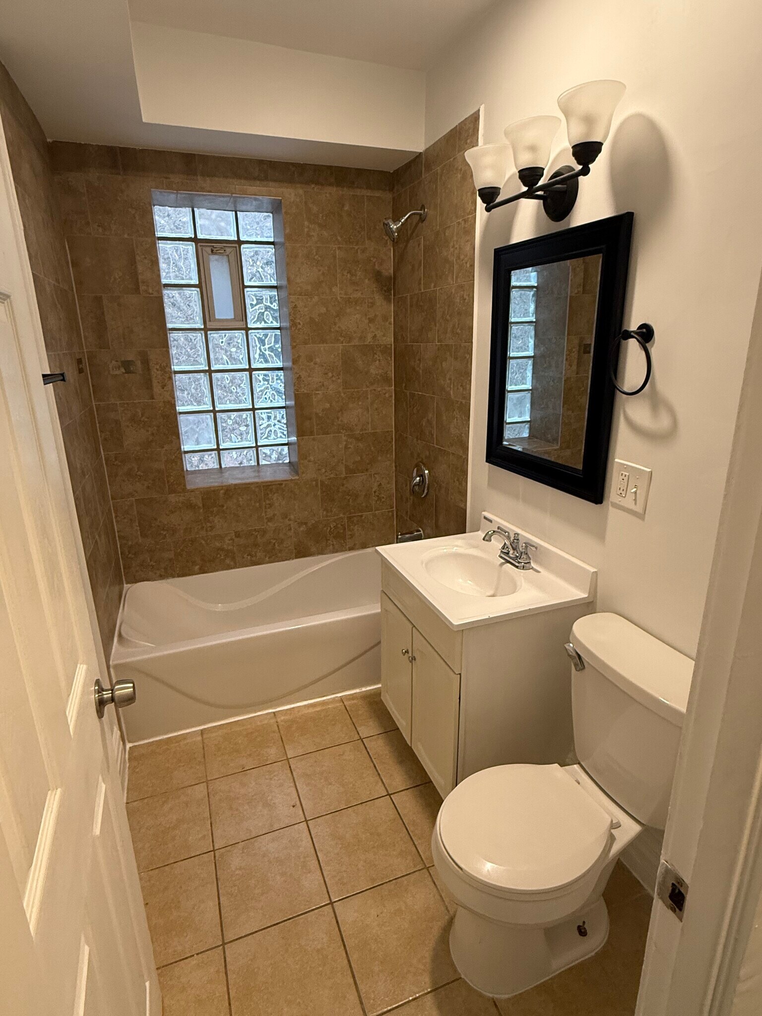 Building Photo - 4872 W Homer St