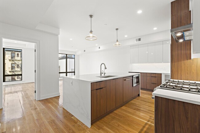 Building Photo - 318 4th St