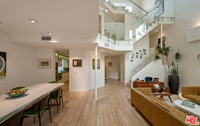 Building Photo - 131 Mast Mall