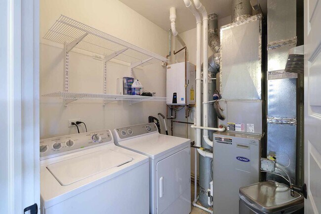 Building Photo - 5 River Row