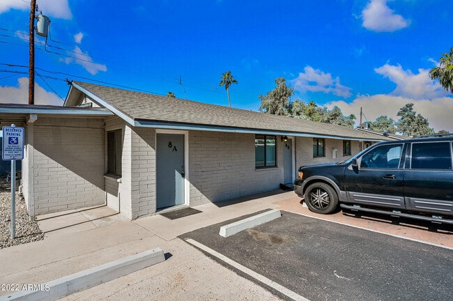 Primary Photo - 1744 W Glendale Ave