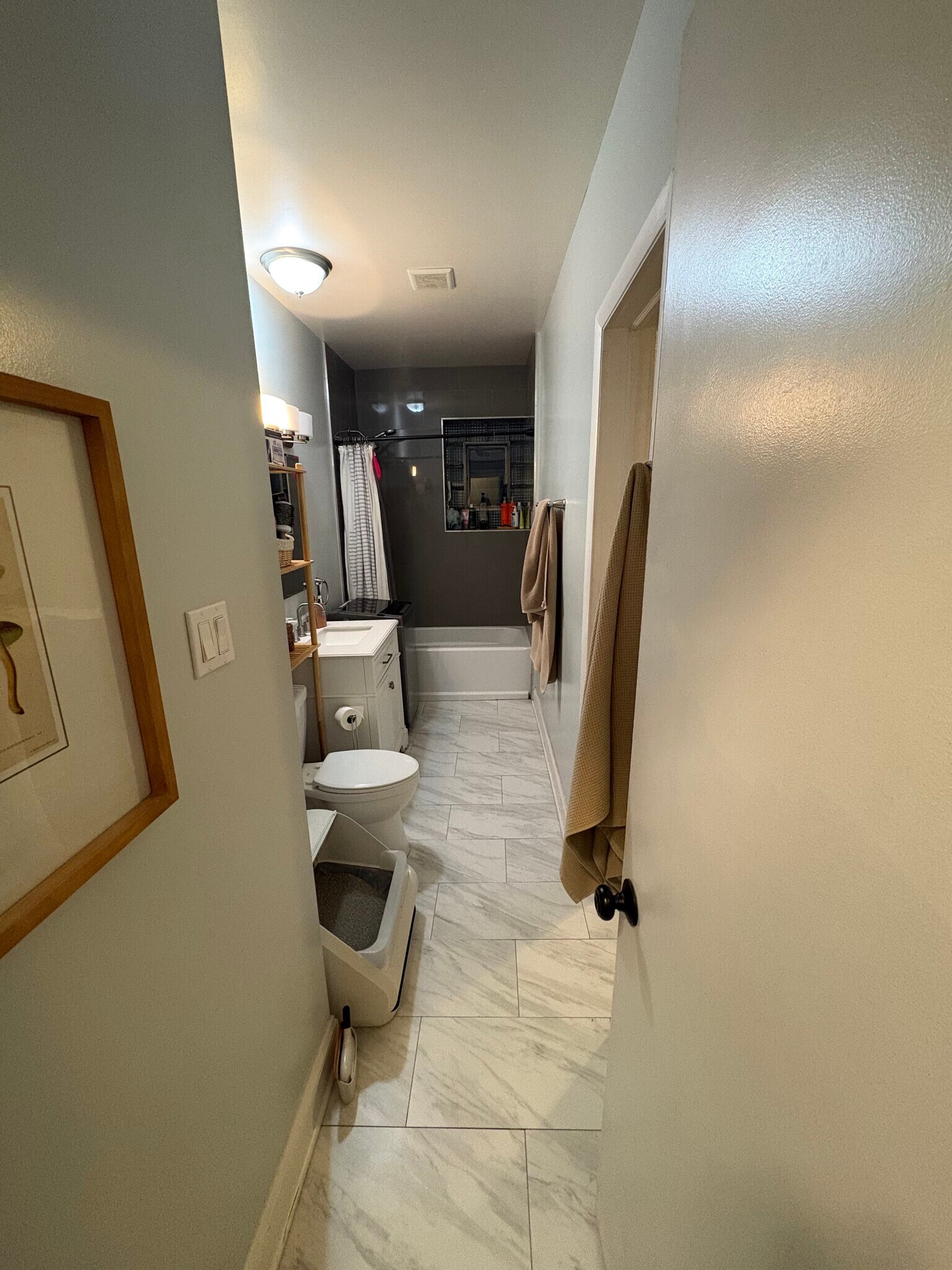 Building Photo - 4211 N Oakley Ave