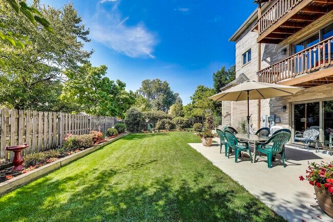 Building Photo - 1209 E Davis St