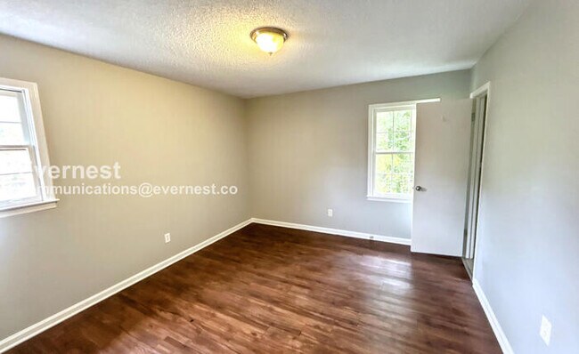 Building Photo - SPECIAL PROMOTION | 3 Bed, 2 Bath Home with Garage / Pet-Friendly / Available Soon!