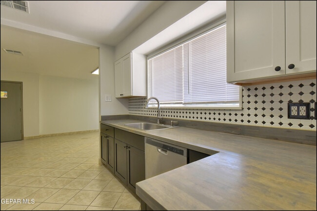 Building Photo - 3807 Waymore Dr