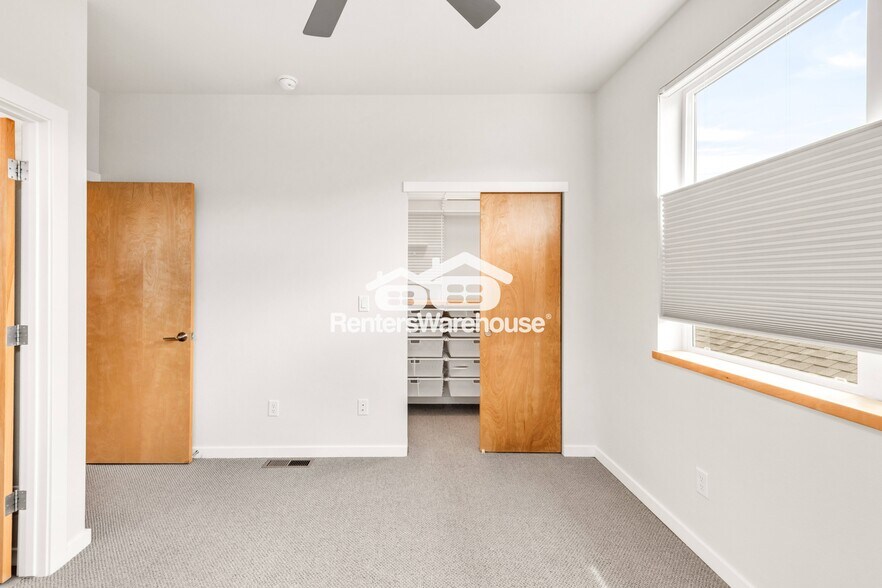 Building Photo - 864 Cimarron Dr