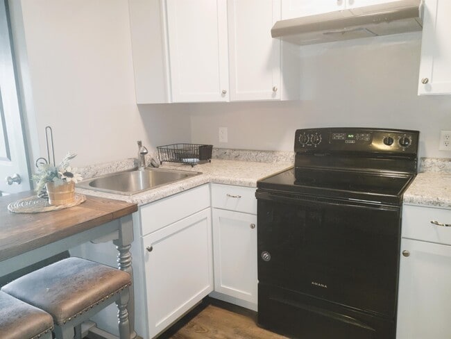 Building Photo - 209 E Main St