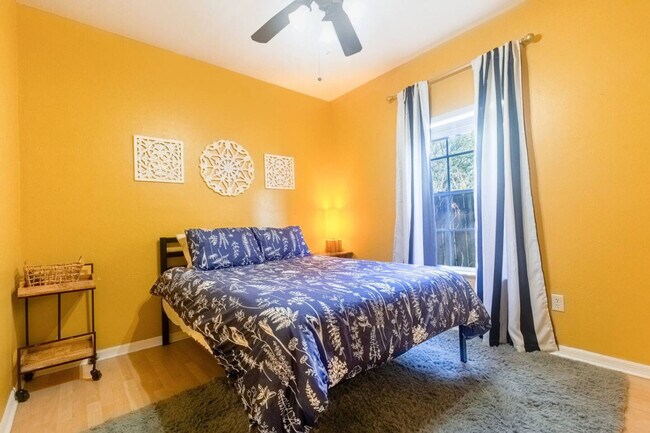 Building Photo - 408 NW 5th Ave