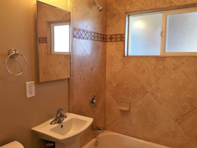 Building Photo - Gorgeous Unit in Imperial Beach!
