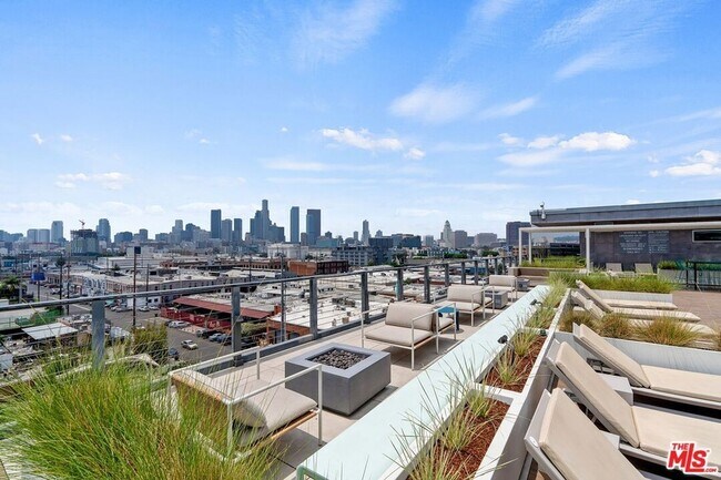 Building Photo - 527 Molino St