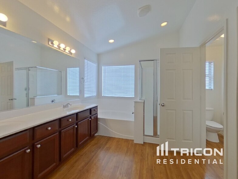 Building Photo - 35002 N Bandolier Dr