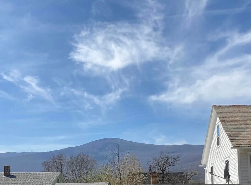 Building Photo - 3 Hayer St