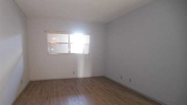 Building Photo - 7355 Woodmont Terrace