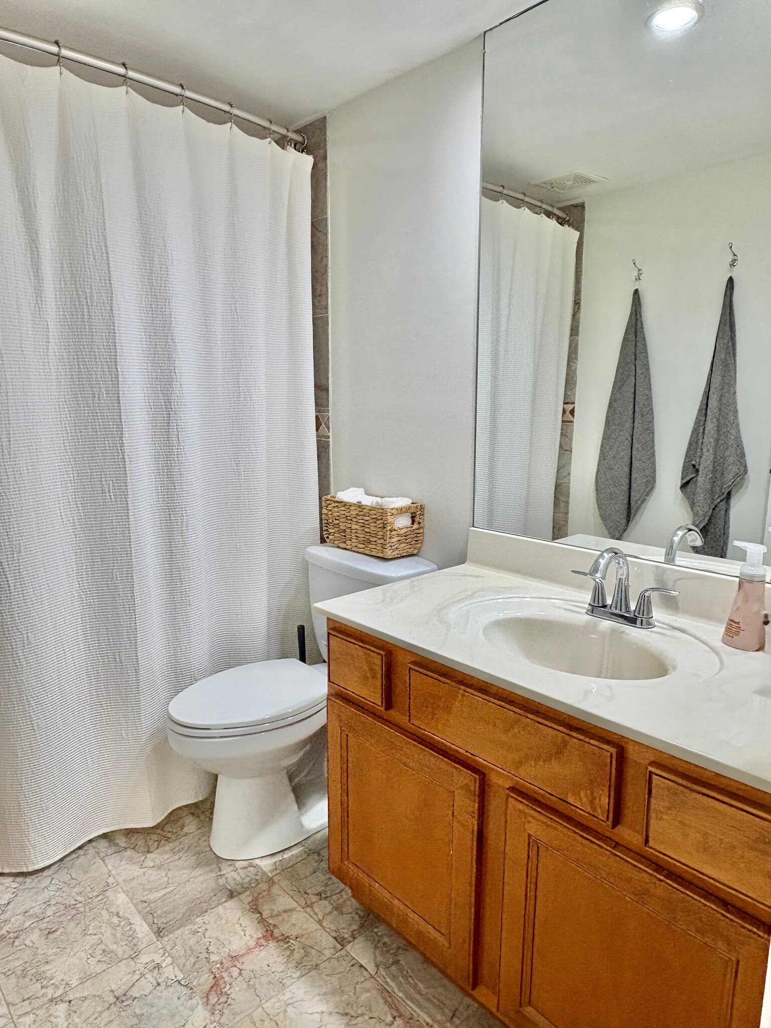 Building Photo - 6910 Carriage Hill Dr