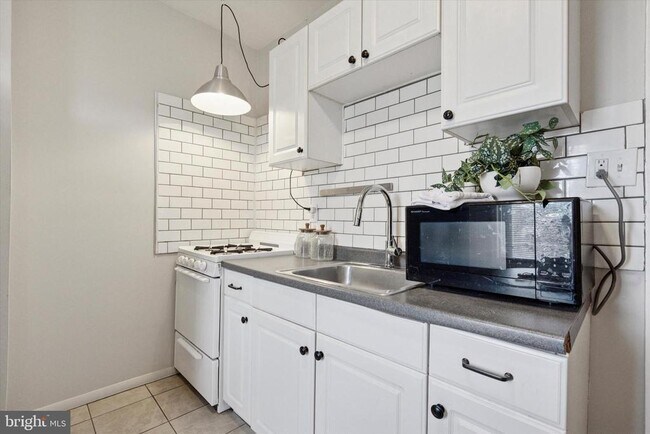Building Photo - 3098 Aramingo Ave