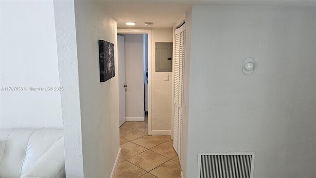 Building Photo - 7401 SW 82nd St