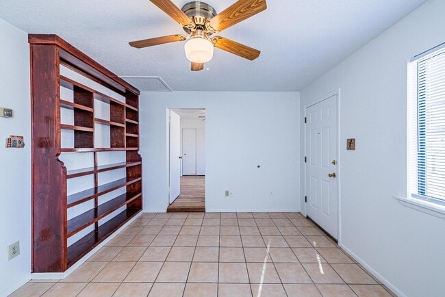 Building Photo - 624 Adams St NE