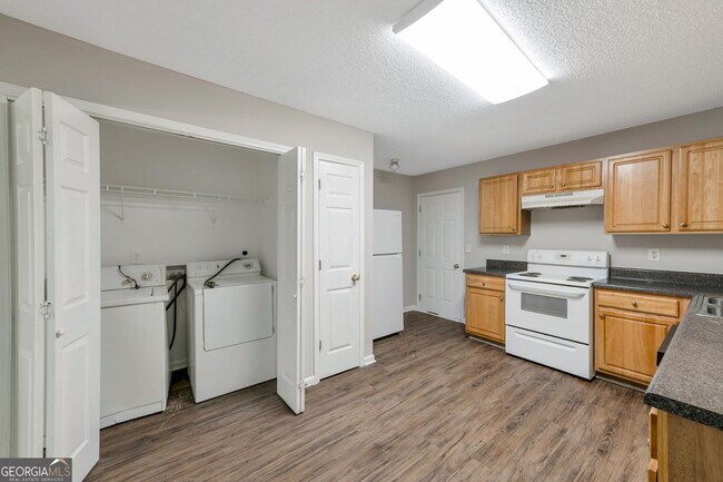 Building Photo - 45 Mineral Springs Ln
