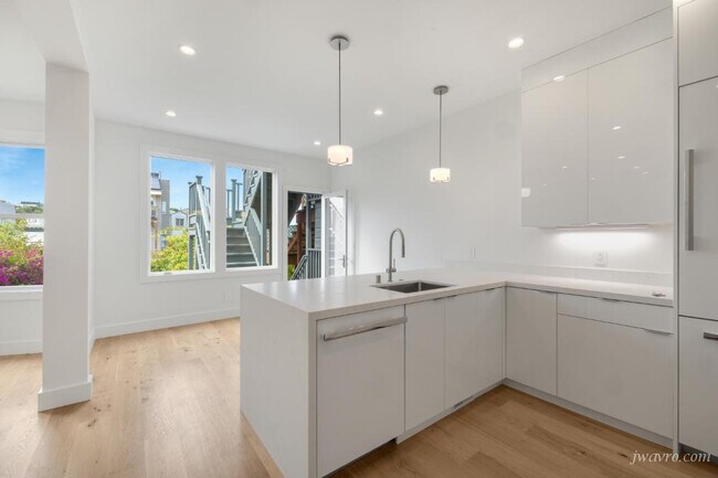 Building Photo - 80 28th St