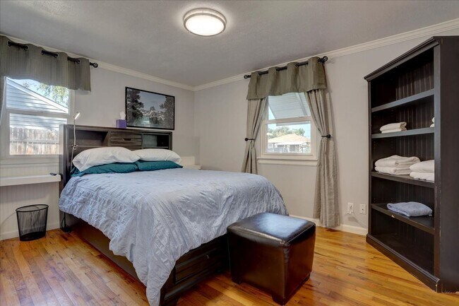 Building Photo - Completely Renovated & Fully Furnished 2Bed/1Bath/1 garage in Arvada!