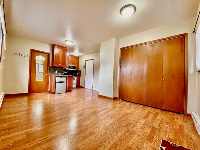 Primary Photo - 3417 W 6th Ave