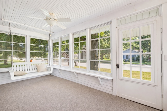 Building Photo - Charming 3 Bedroom, 2 Bath Home with Abundant Space & Natural Light