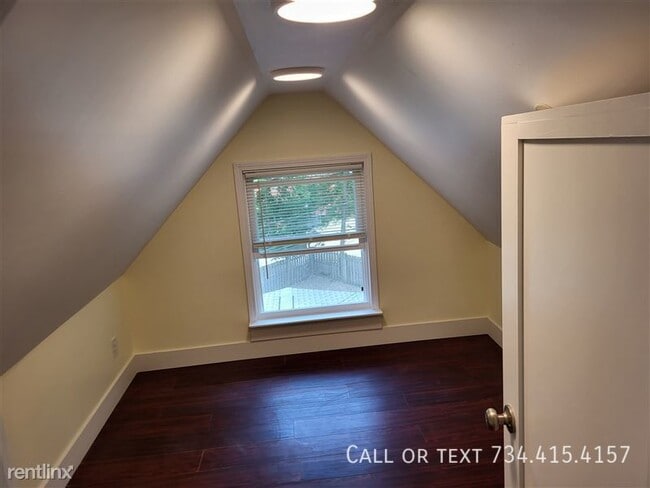 Building Photo - 1111 White St