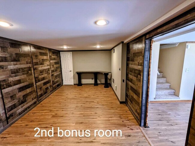 Building Photo - 275 E Lake Dr