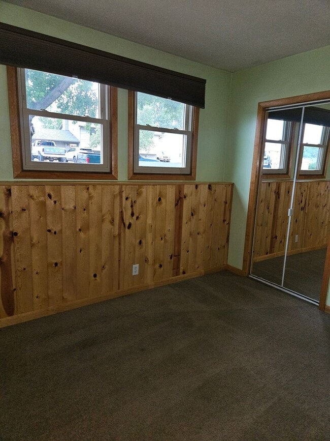 Building Photo - 4 BED | 2 BATH | DOUBLE GARAGE | PET NEGOT...