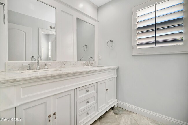 Building Photo - 3044 Ferncrest Pl
