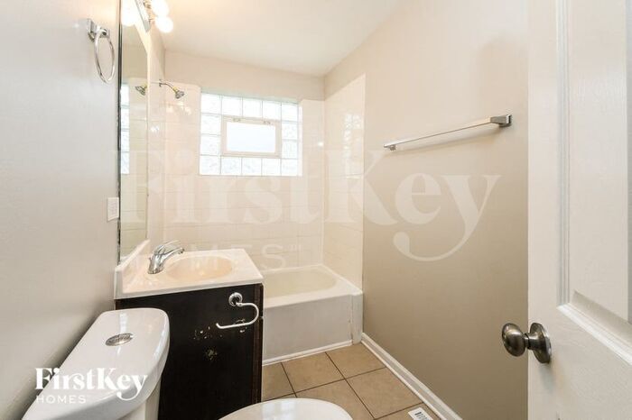 Building Photo - 9358 S Richmond Ave