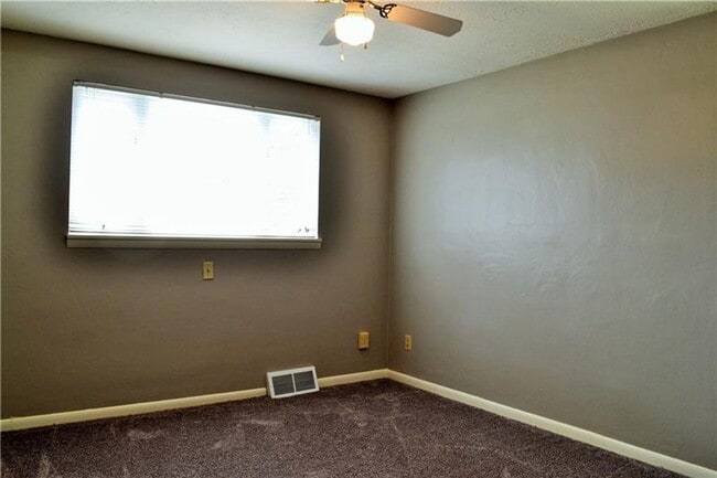 Building Photo - 5Bed | 2bath Home in West Mifflin, PA