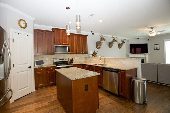Building Photo - "Spacious 4-Bedroom Gem with 2.5 Baths at ...
