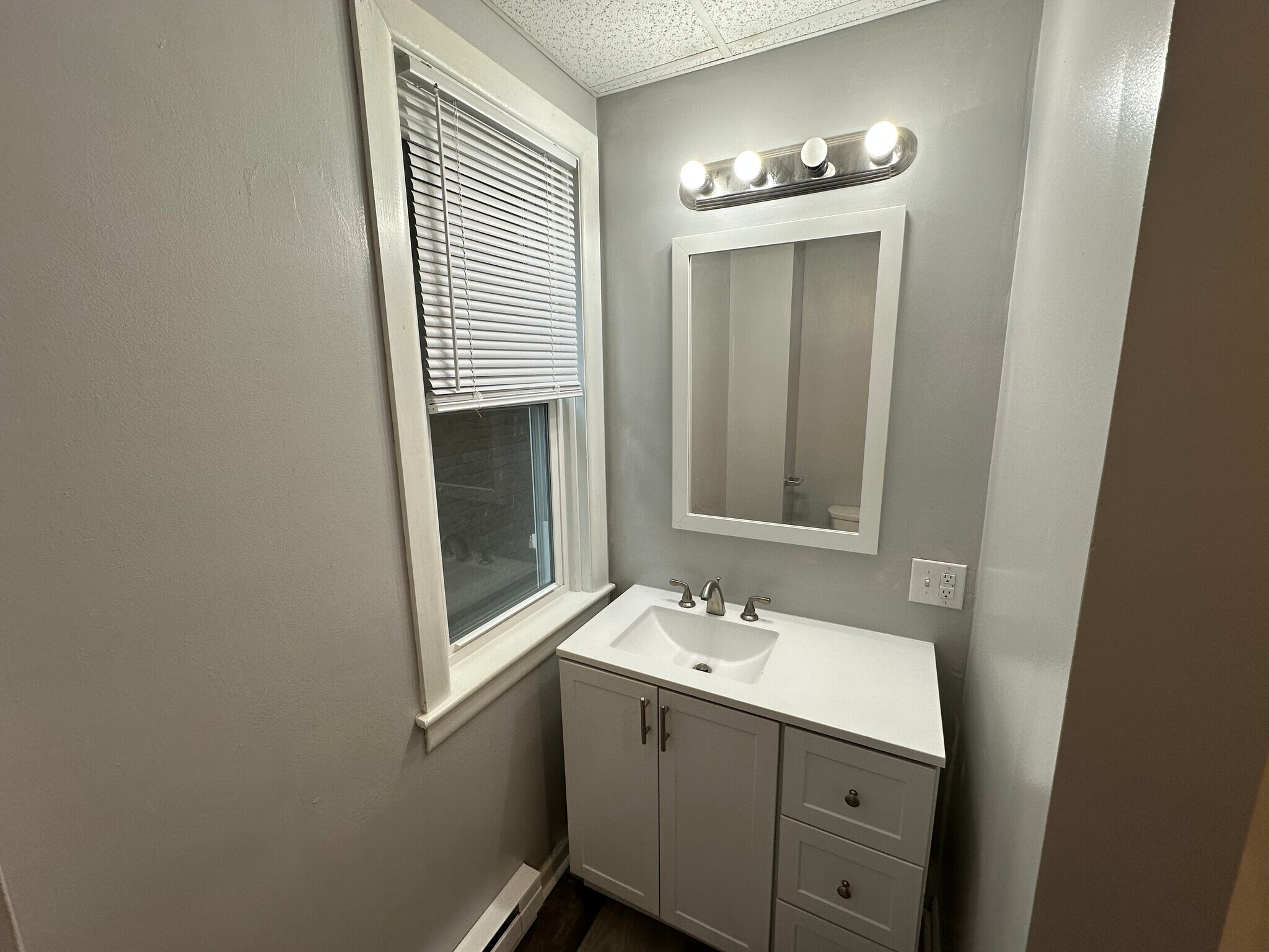 Bathroom view 2 - 18 W North St