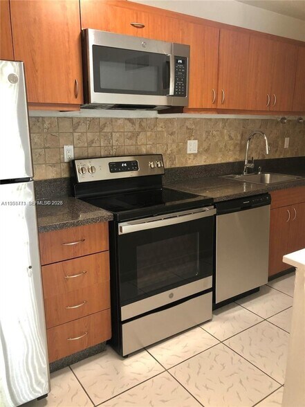 Building Photo - 4150 NW 79th Ave