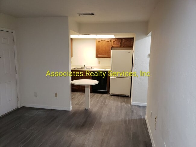 Building Photo - Creek Side Villas, 1 Bedroom featuring a FIREPLACE & DOUBLE BALCONY