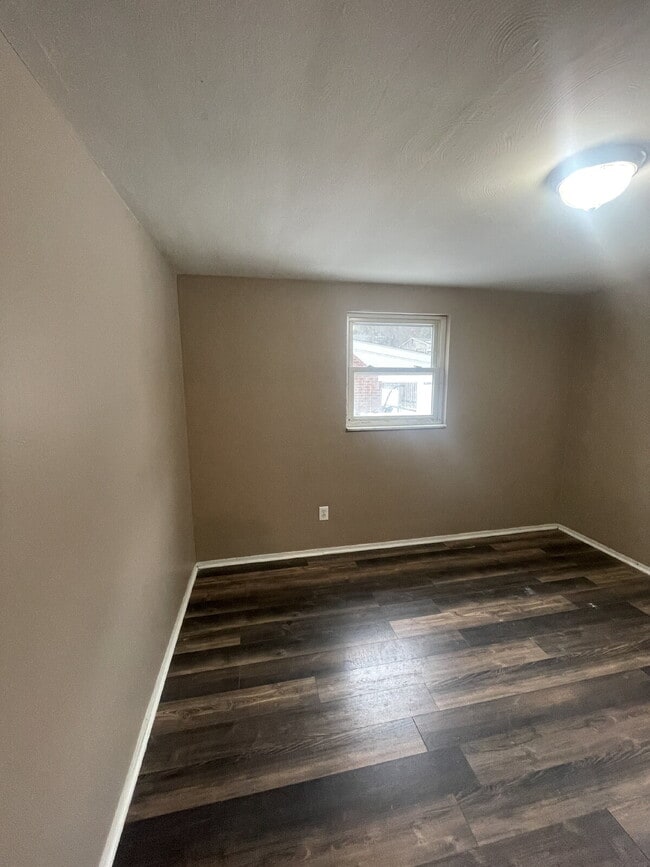 Building Photo - 149 Parkwood Rd